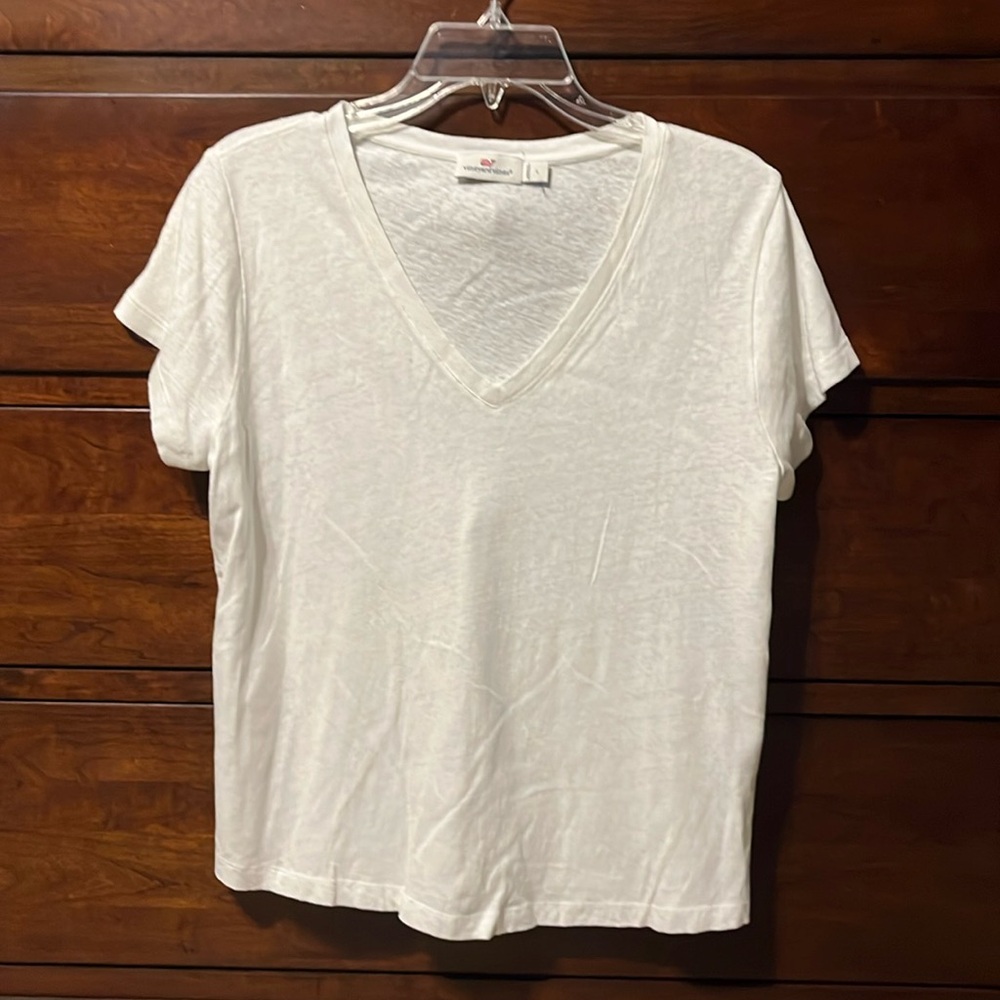Vineyard Vines V neck t-shirt
